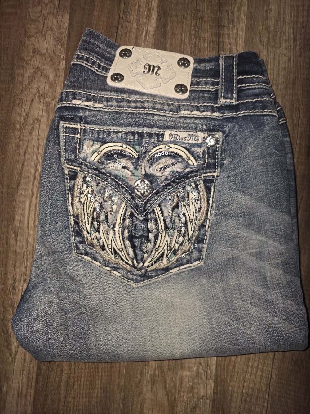 Miss Me Angel Wings Mid-Rise Easy Crop Denim Capris – Size 28